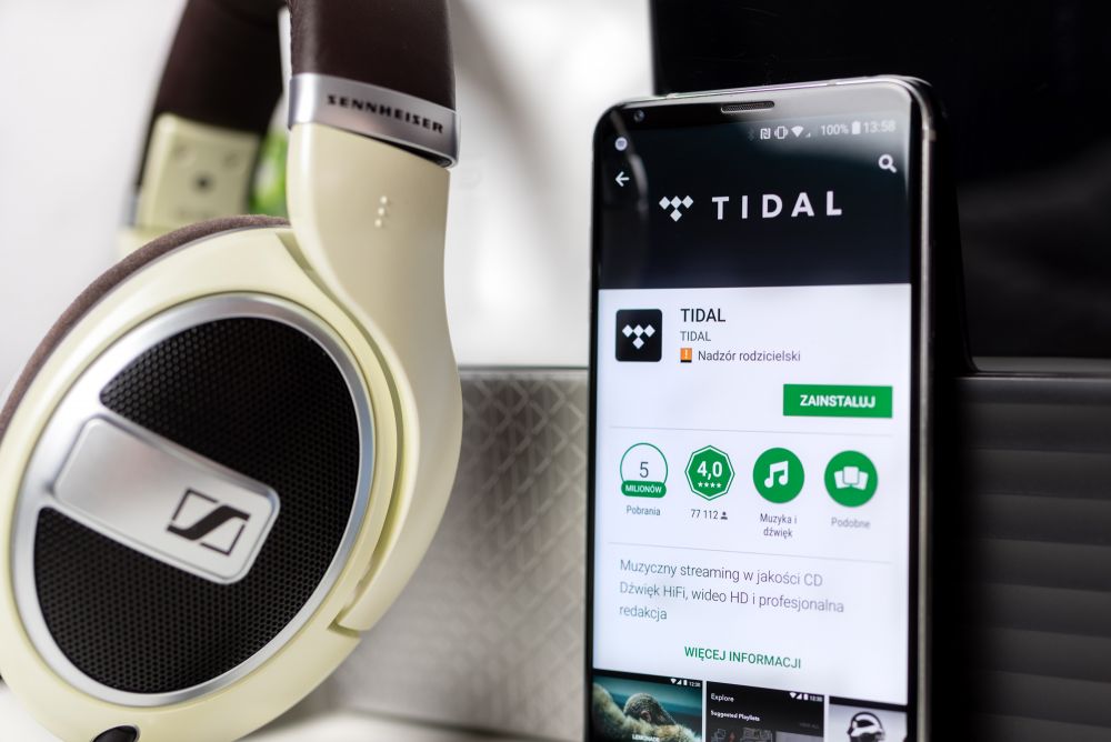 В Tidal Hi-Fi за 39,90 злотых в месяц мы можем слушать сотни тысяч песен, сохраненных в сжатых файлах без потерь FLAC 1411 кбит / с